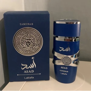 Asad Zanzibar parfym  - 100ml av 100ml kvar då jag bara testat, det är en söt och god kokos doft som är perfekt sommarn.