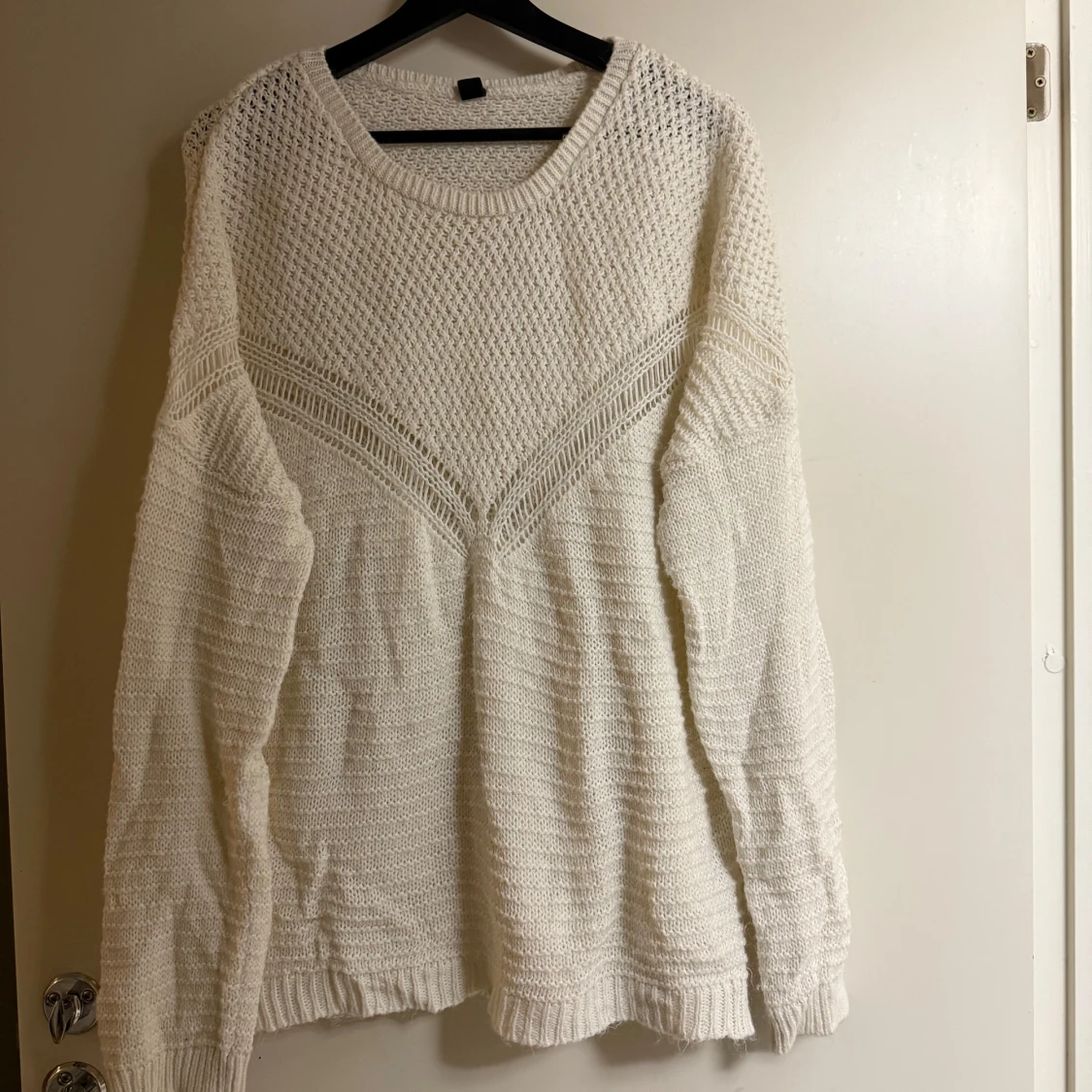 Vit stickad tröja från Pimkie