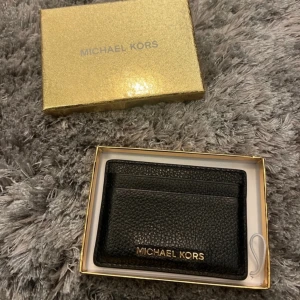 Korthållare  - Svart korthållare från MK