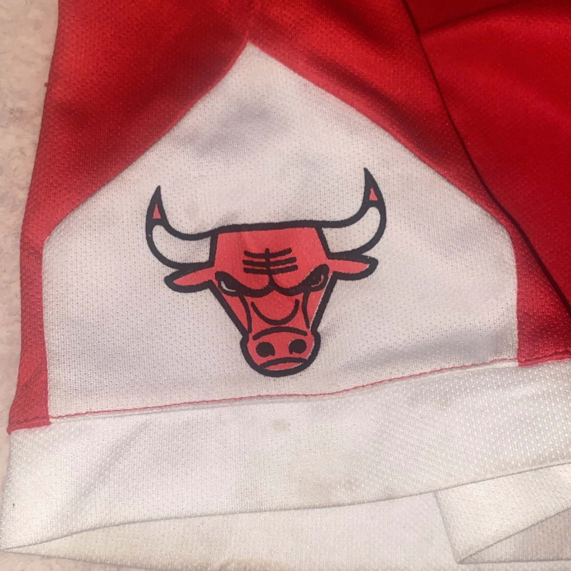 Säljer en Michael Jorden set som är ekta köpt för 2250 den kommer tvättad och det är hemma set det är också laget bulls storlek 150 från 10-12 år - 92