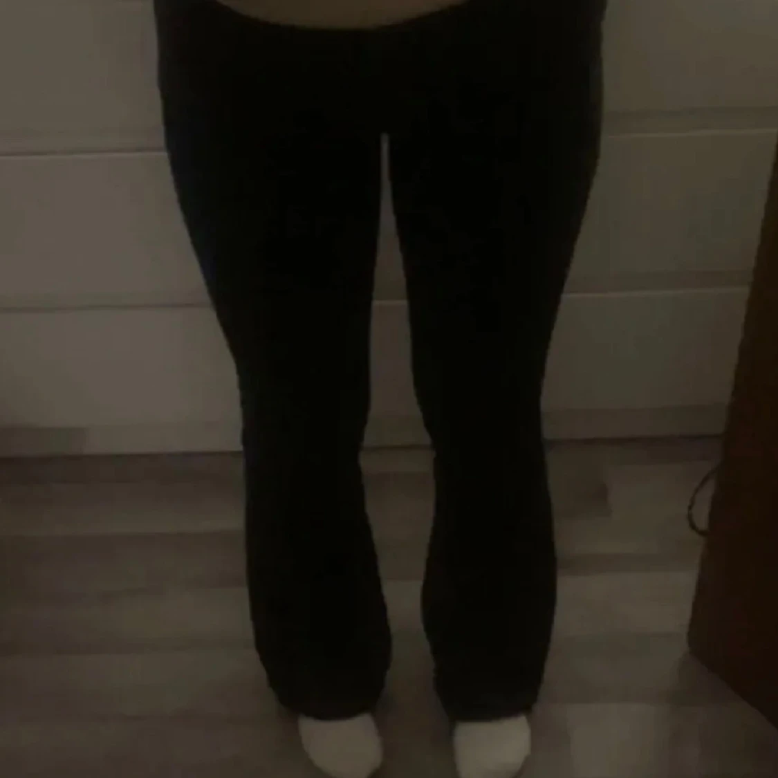 Svarta bootcut jeans - 90