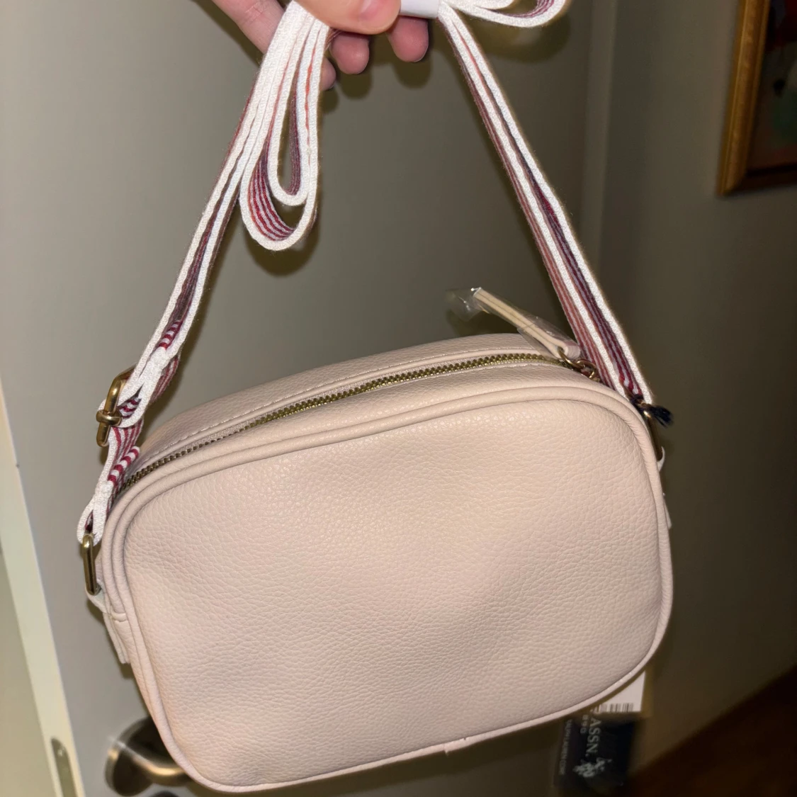 Beige axelväska från U.S. Polo Assn. - 92