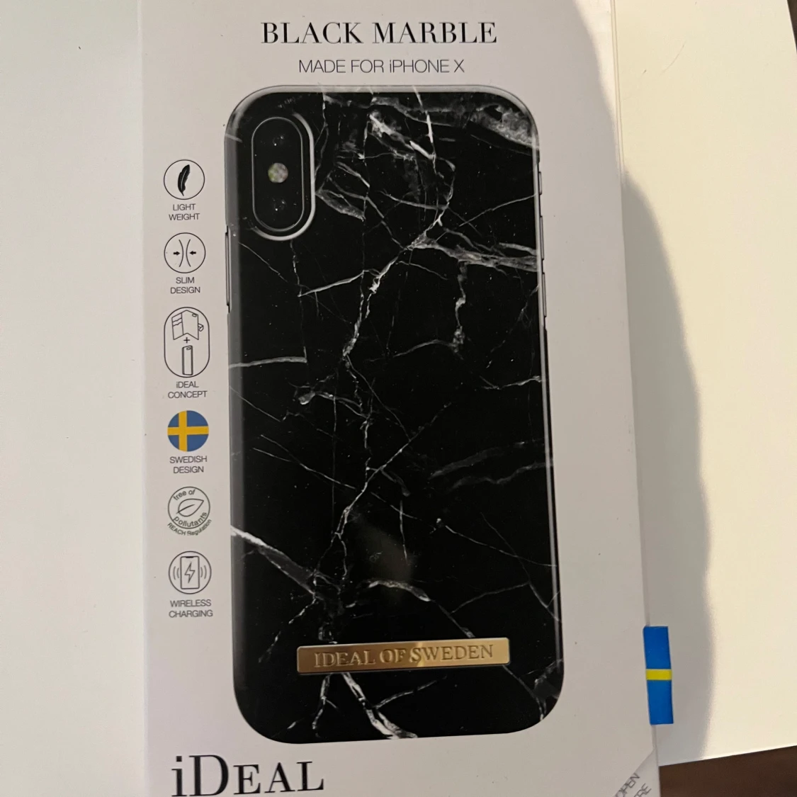 Svart marmormönstrat mobilskal från iDeal of Sweden