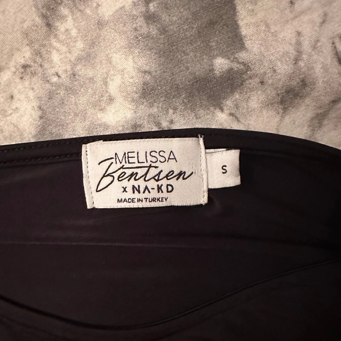 Svart långärmad croppad topp - 93