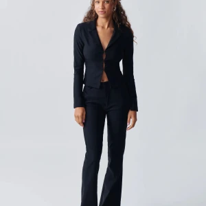 Blazer Gina tricot - Slutsåld från Gina tricot i storlek M