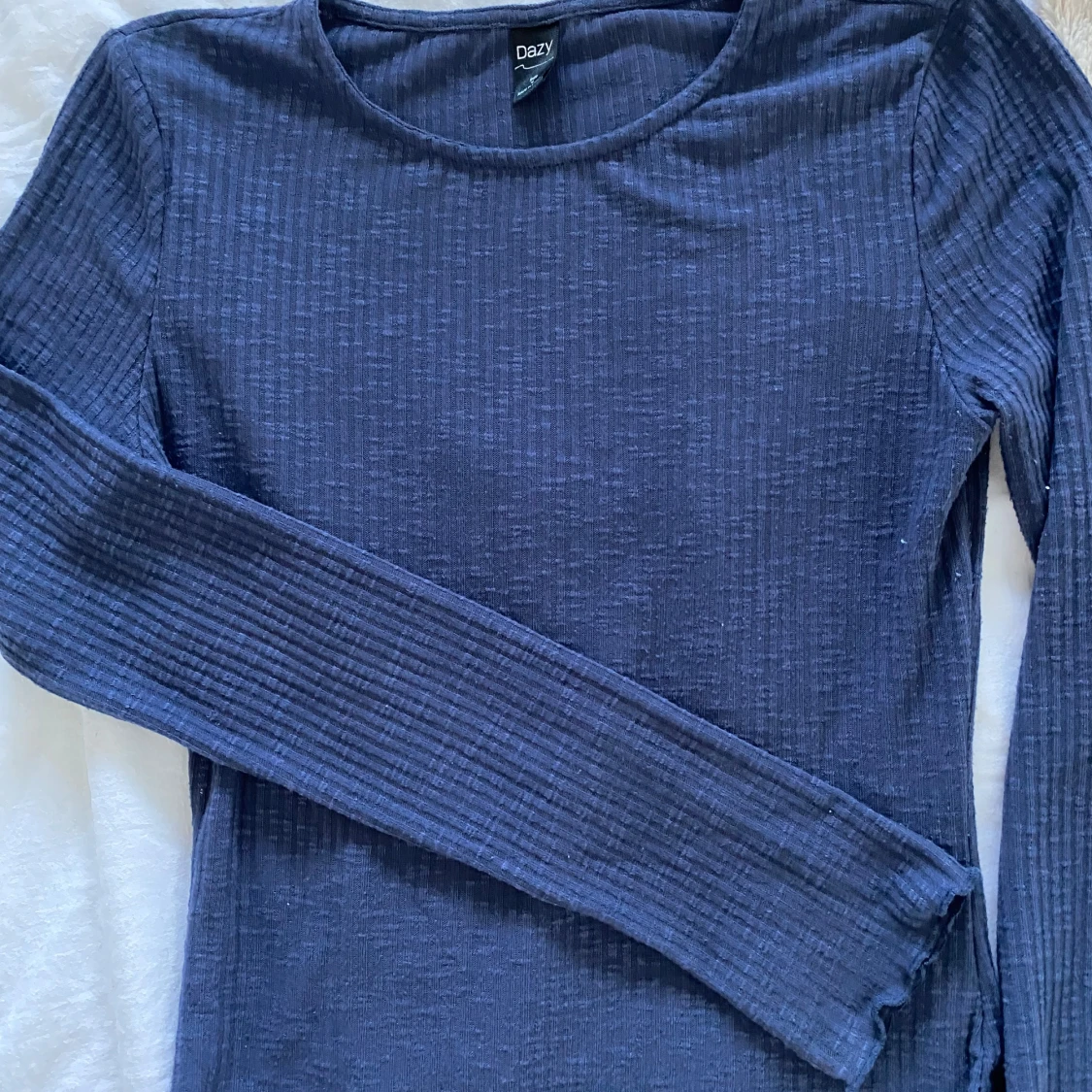 Mörkblå ribbad tröja från Dazy - 90