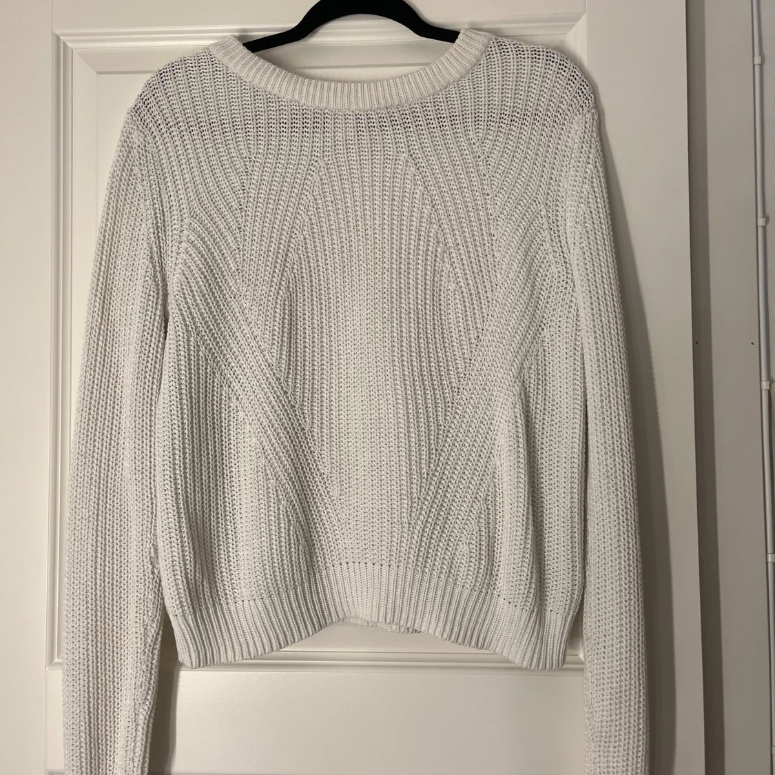 Vit stickad tröja