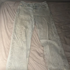 Weekday jeans - Dom är baggy storlek 30/32