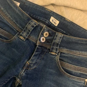 Peppe jeans⭐️❣️ - Säljer dessa supersnygga Peppe jeans som är slutsålda! Dem är använda ganska många gånger men är i bra form❤️Pris kan diskuteras