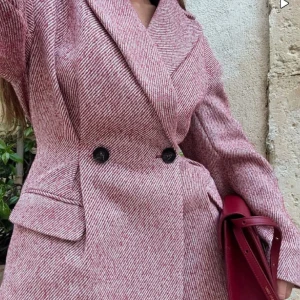 SÖKER denna kavaj!! - SÖKER denna kavaj/blazer från Na-kd/Hanna Schönberg i storlek S eller M