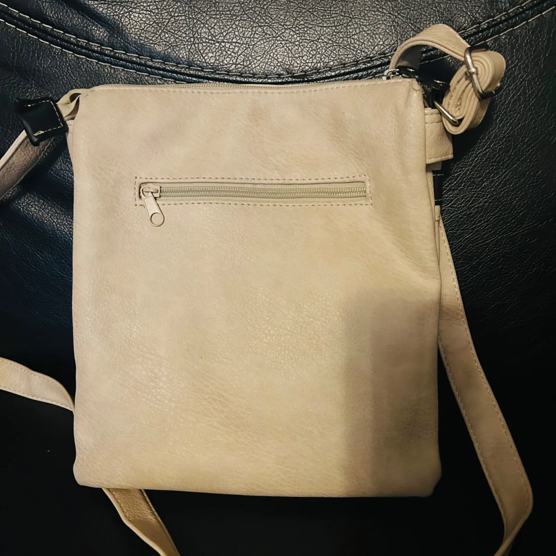 Beige axelväska från Fantasy - 90