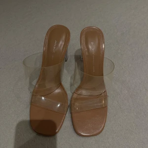 Klackskor Zara - Dom populära zara klackskorna som inte längre säljs i butik. Aldrig använda och i strolek 39. 