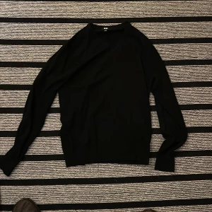 Stickad tröja uniqlo - V-ringad tröja från uniqlo