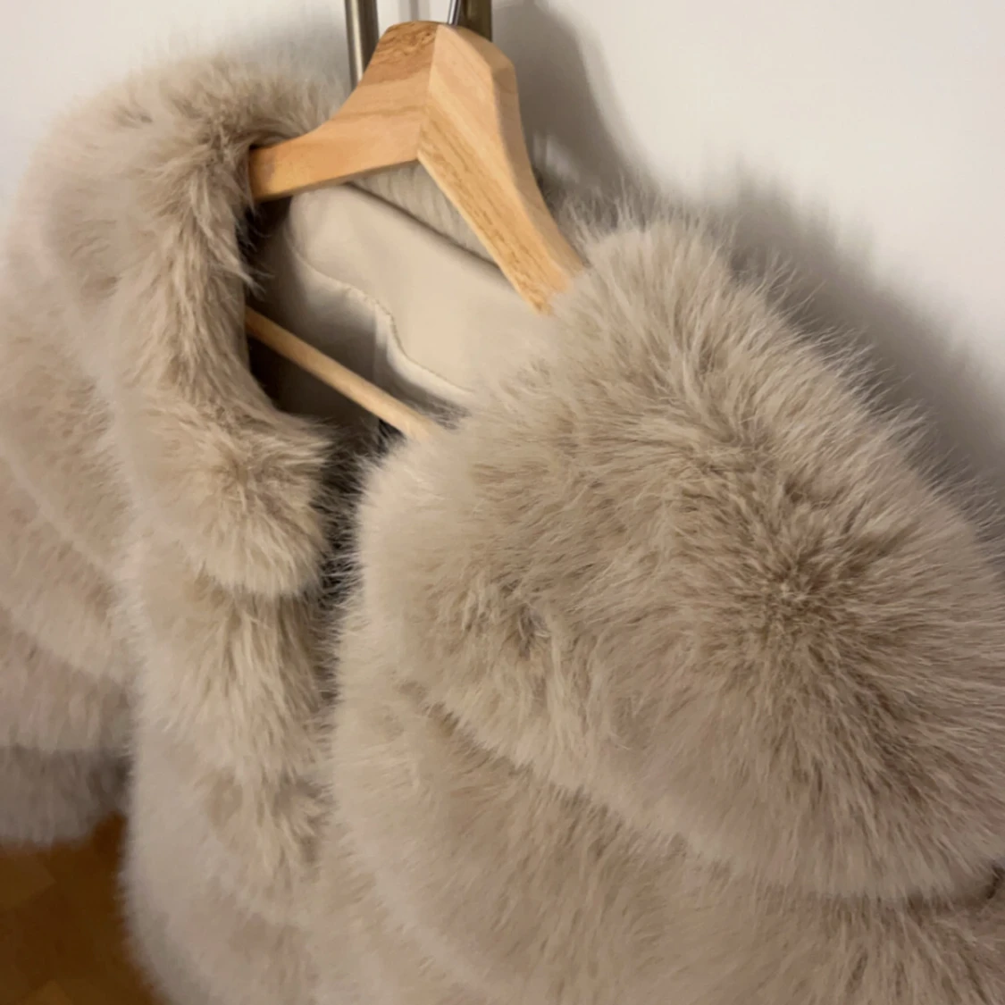 Beige pälsjacka - 90