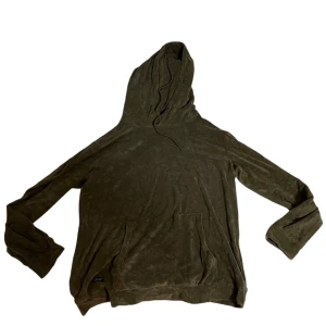 Frotté hoodie  - Riktigt stilig och skön Frotté hoodie i storlek Xl, sitter som L och är oanvänd. Nypris 499kr 