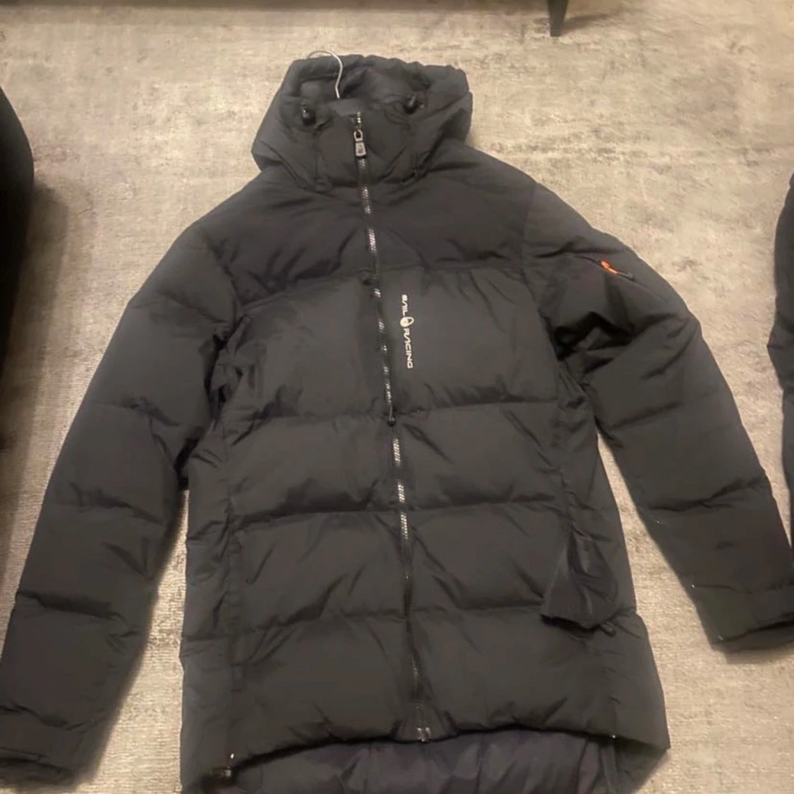 Svart dunjacka från Peak Performance - 91