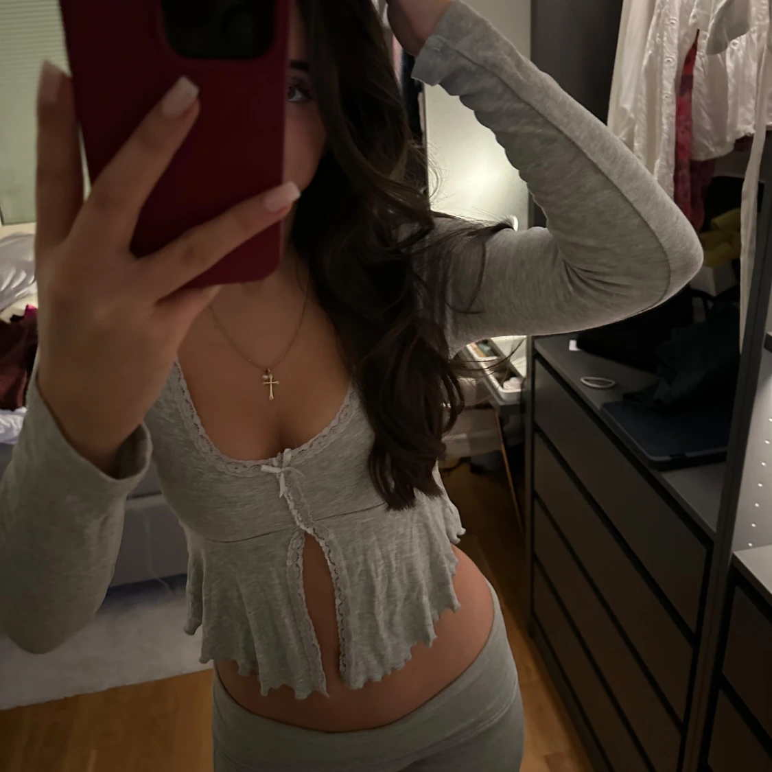 Grå trendig topp med spetsdetaljer! - 90