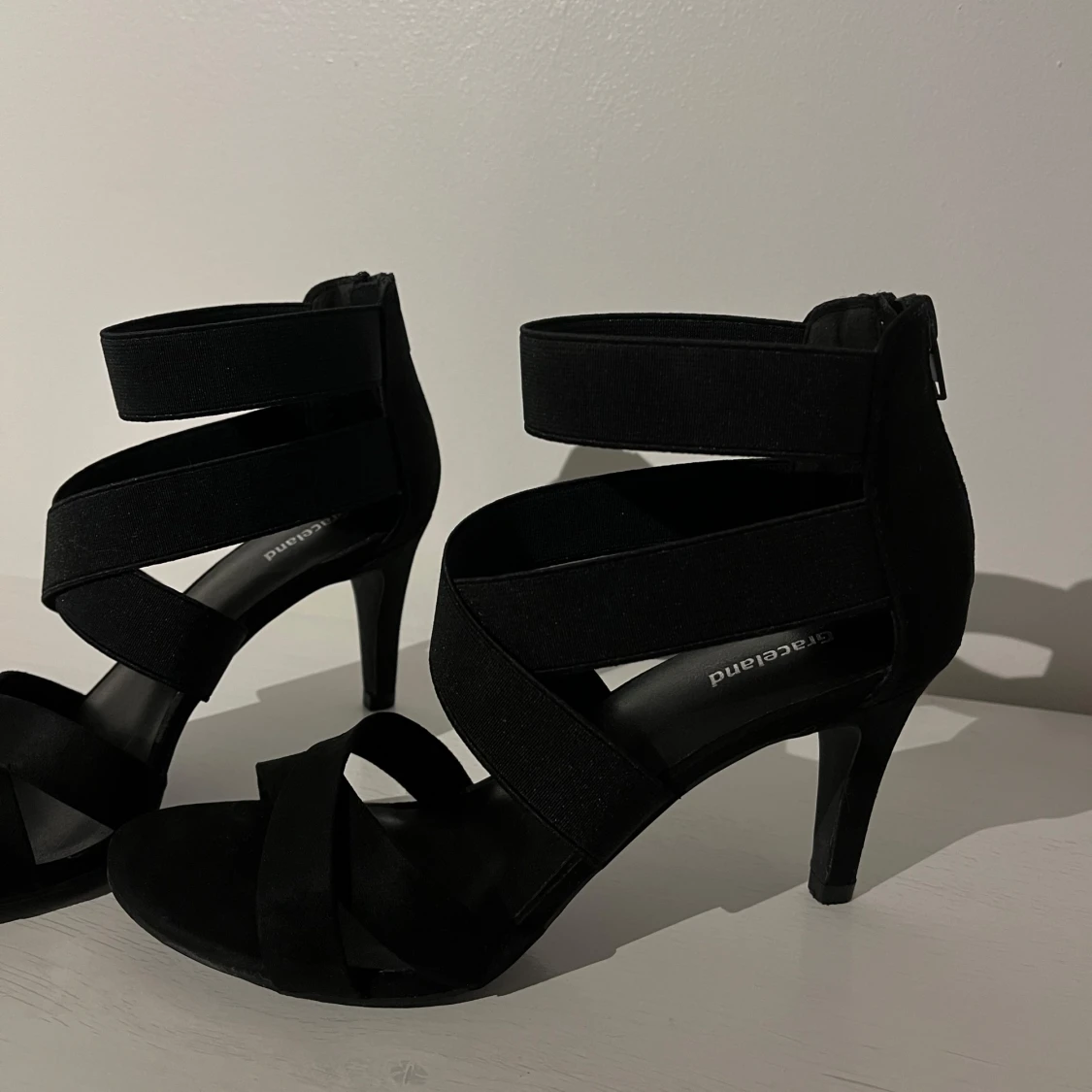 Svarta klackskor med dragkedja - 90