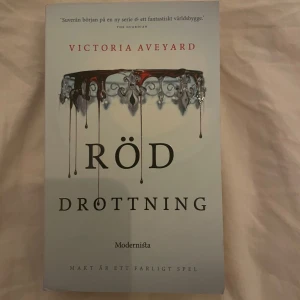 Röd drottning - Boken röd drottnin. Nyskick. 