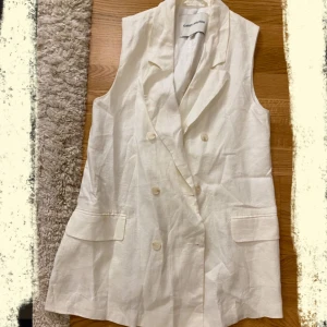 Vit linneväst från Carin Wester  - Se bilder 🤍