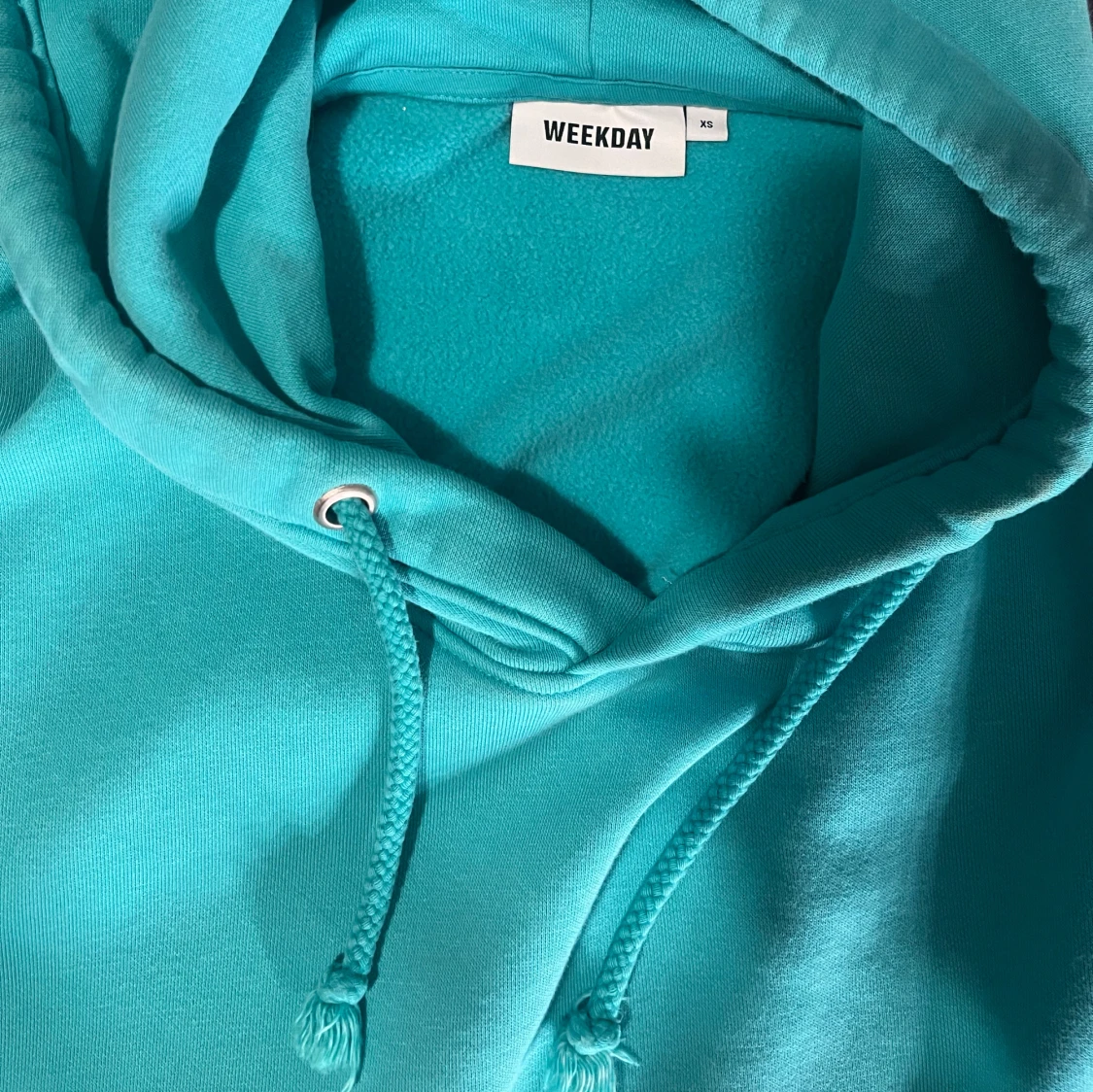 Turkos hoodie från Weekday - 2