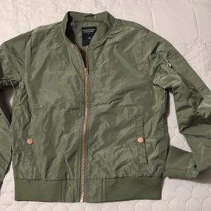 Grön bomerjacka - Super snygg