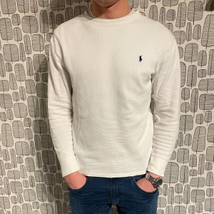 Ralph Lauren sweatshirt - Ralph Lauren tröja i mycket bra skick. Inga defekter eller slitage. Storlek: M