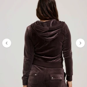 Juicy byxor  - Bruna juicy byxor med fickor, inga defekter pris går och diskuteras🤎