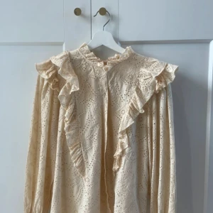 Blus Sophie schnoor - Super snygg blus knappt använd 💞