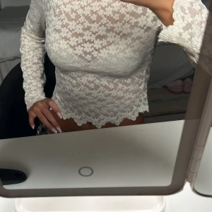 Söt topp, är storlek s sitter som xs - Aldrig använda bara testad i butiken och hemma