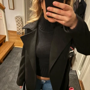 Polotröja - Polotröja från only som är perfekt nu till hösten under kappa eller liknande. Skriv för mer info💕