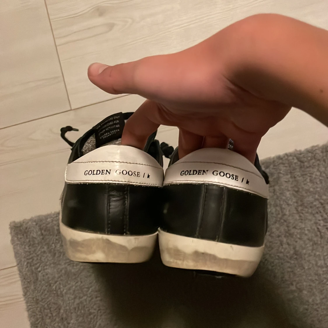  Golden goose   Skick 8,5/10 stl 43, Kan även ta byten  - 91