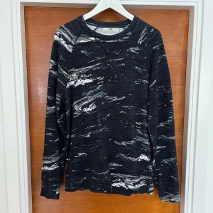 HOPE Hector Sweater - Sweatshirt Hope. Knappt använd. 100% bomull. 