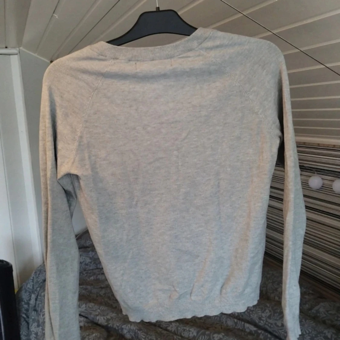 Grå tröja  - 90