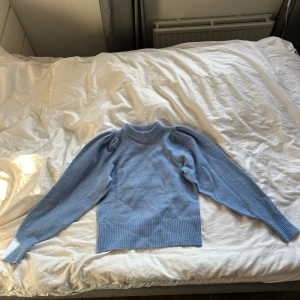 Blå stickad tröja! - En fin stickad tröja i bra skick💕