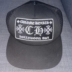 Chrome Hearts keps - Säljer en chrome hearts Riktigt bra passform använd fåtal gånger har bara legat fr  Inget fel på den skulle säga skick 10/10