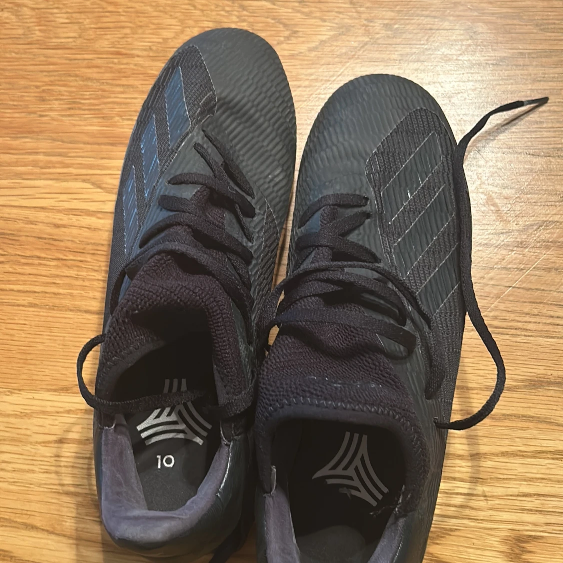 Svarta Adidas fotbollsskor - 92