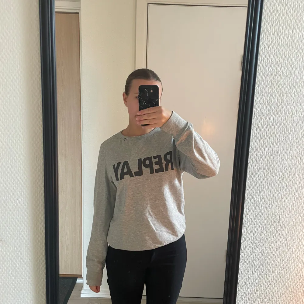 Jätte fin grå sweatshirt från replay. Hoodies.