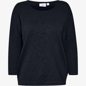 Stickad trekvartsärmad💖 - Säljer en så himla fin tröja!💓 Marinblå färg🩷💖 Jätte bra skick. Nypris 349