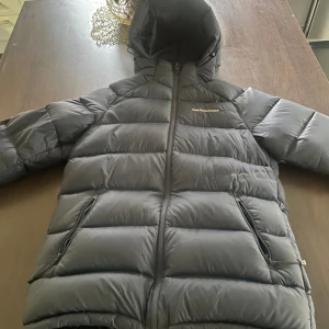 Peak performance jacka  - Storlek S Använd en säsong Köpt för 4000kr 🙈🙈🙈🙈