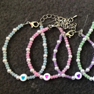 Armband💕 - Armband med ett hjärta på💕alla pengar går till Cancerfonden❤️‍🩹