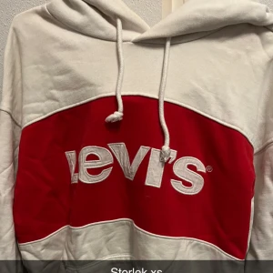 Levis hoodie - Lite tjockare hoodie som är perfekt nu till hösten 