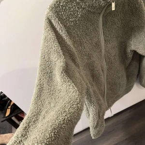 Teddy jacka - En grön Teddy jacka i bra skick 