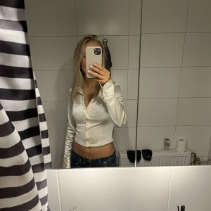 Topp/tröja - Köpte denna tröja förut men använde den aldrig så den är som ny💕