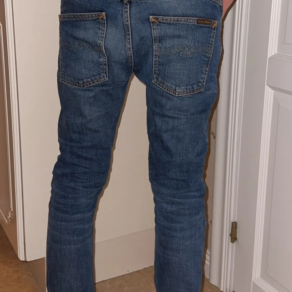 Säljer mina tvär feta nudie jeans, I modellen grim tim! sitter perfekt men dom är lite små i midjan! Hör av dig vid funderingar frågor eller liknande! Nypris 1800 mitt pris 450. Jeans & Byxor.