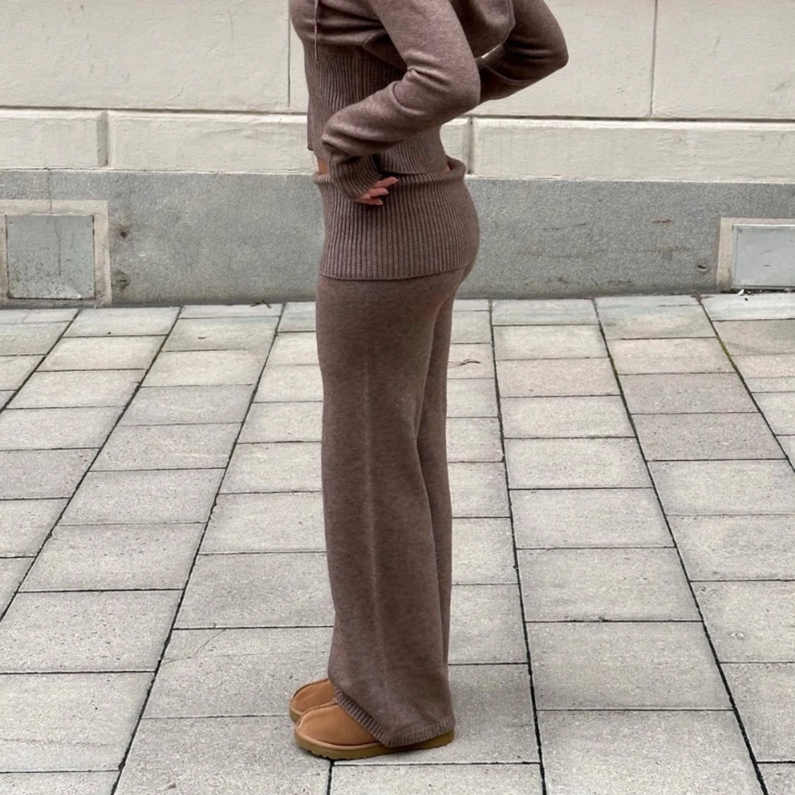 Otroliga stickade byxor 🤎