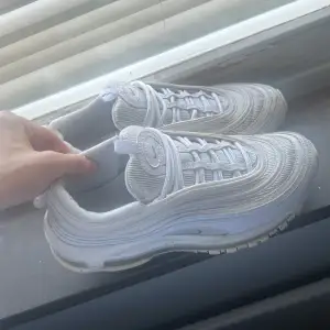 Säljer mina Air Max 97 använt dom Max 2-3 månader