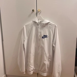 Nike vindjacka - Har använt 4gånger skadefri Storlek S