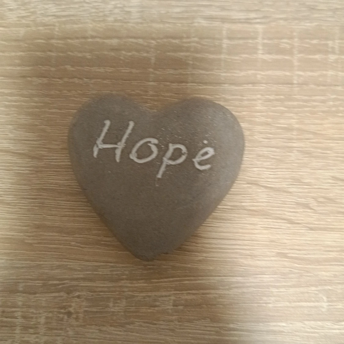 Hjärta i sten med texten 'Hope' jätte gammal och jätte fin - 92