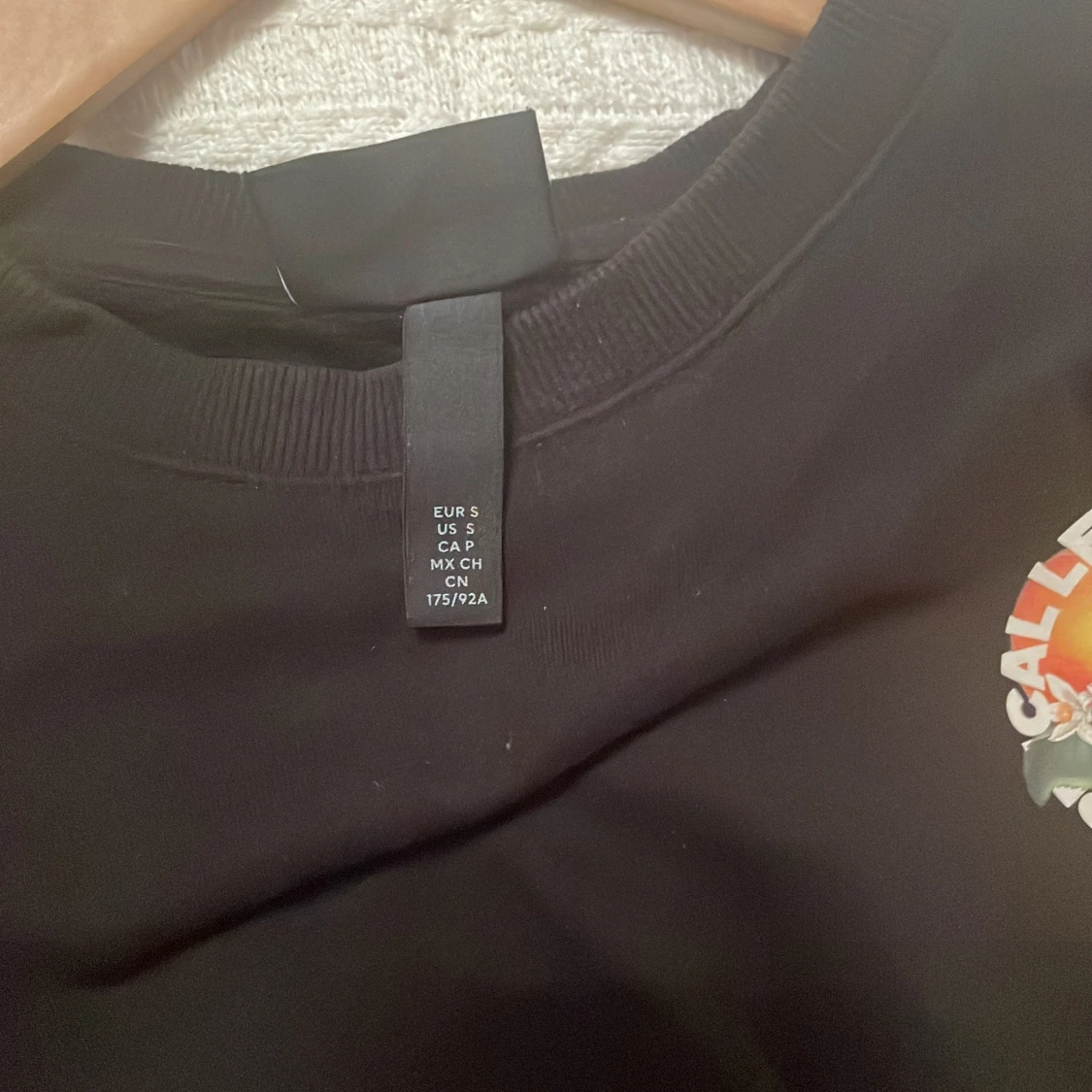 Svart tröja med tryck strl S - 91